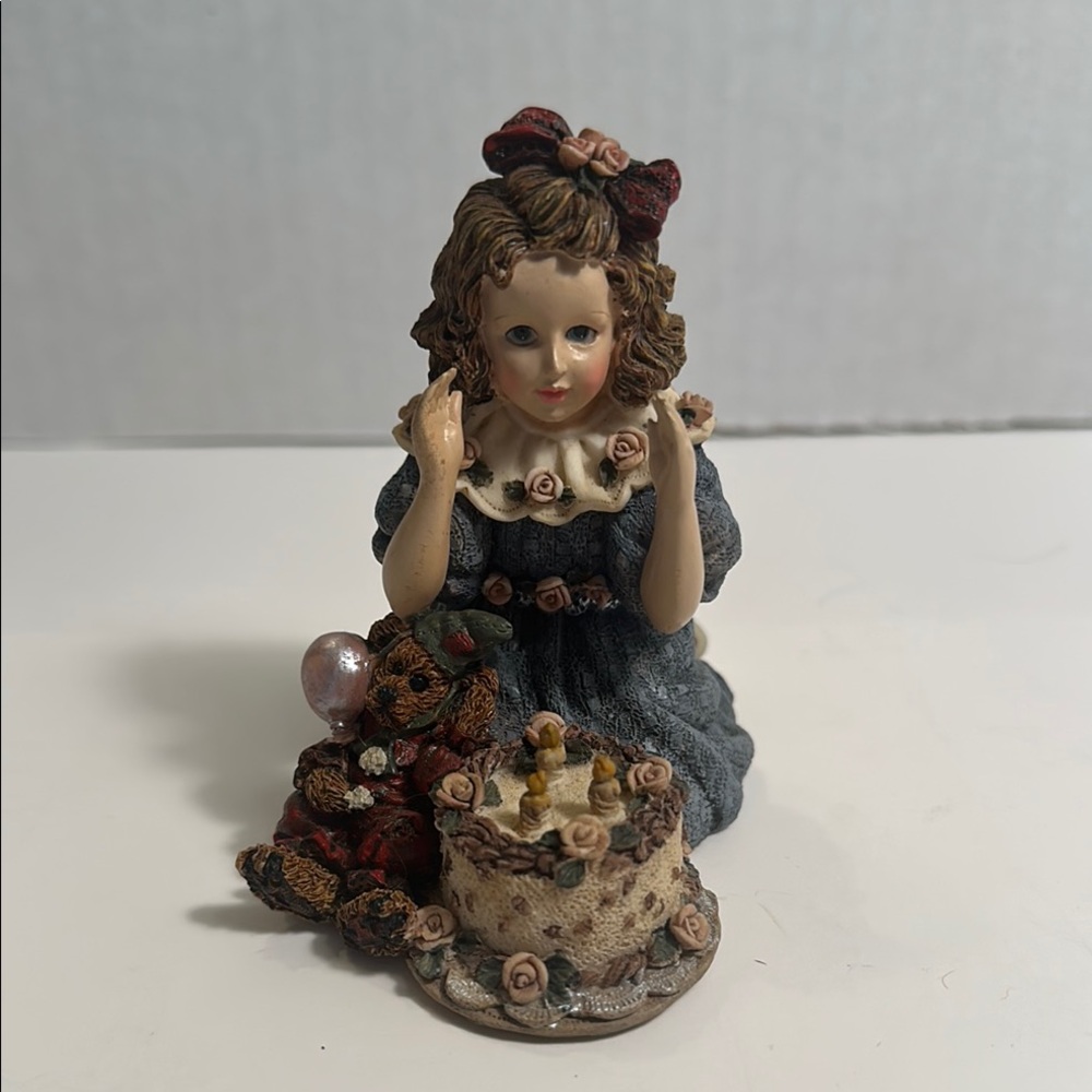 Boyd’s bears retired 1995 Charming figurine Rebecca with Elliot… Birthday!